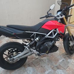 2013 Aprilia dorsoduro  750 (clean tittle)