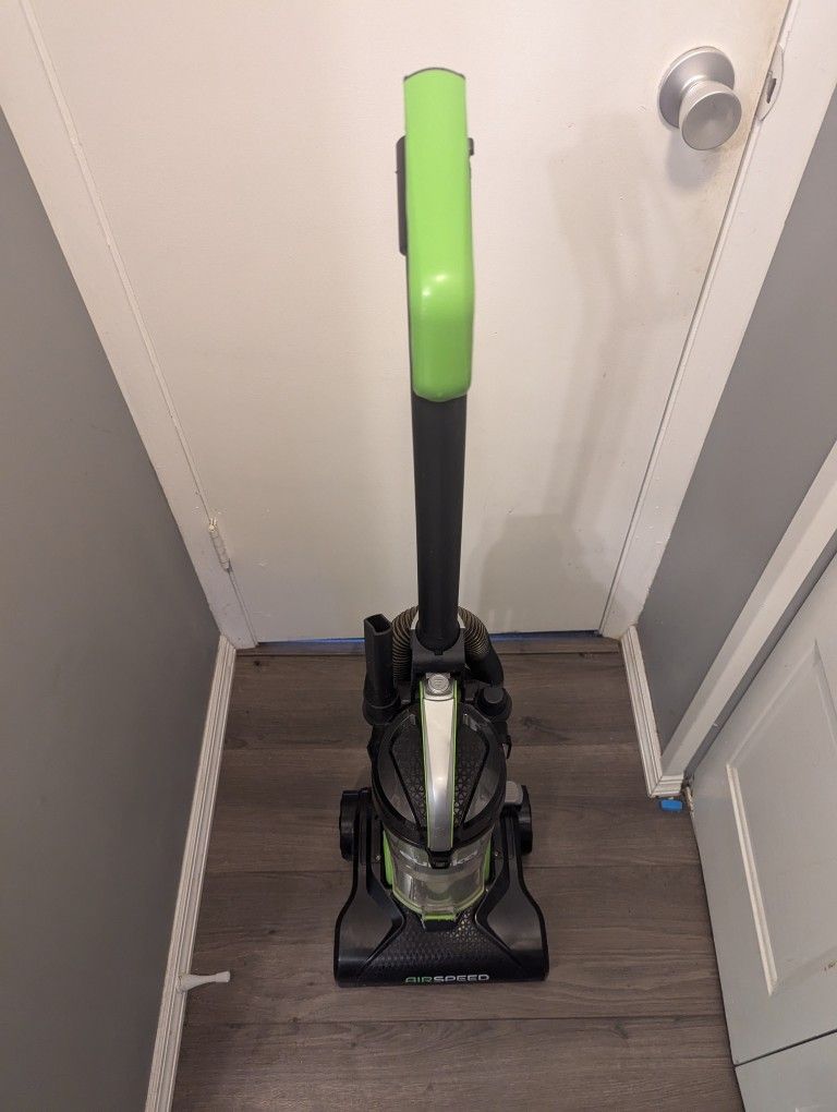 Eureka Airspeed Vacuum Very Lightweight Like New
