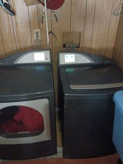 Washer and dryer set in excellent working condition it's connected u can see it working