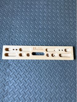 Rock climbing finger board