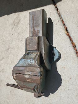 Bench vice