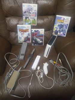 Nintendo Wii Console Bundle with Games