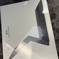 Apple Magic Keyboard For iPad Pro 12.9 Or iPad Air 13inch I Also Have Other Models Magic Keyboard Ask Me I can come to you deliver