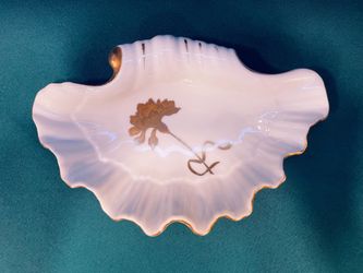 Vintage Matson Hollywood regency shell trinket bowl/dish with gold single carnation
