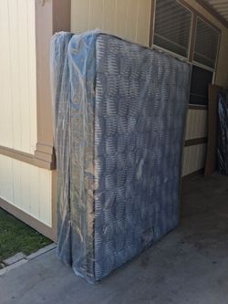 Queen  sise  euro  pillow  top  and  box  spring