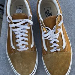 VAN’S TENNIS SHOES - MEN’S SIZE 13