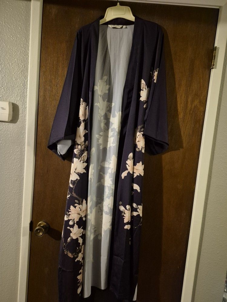 BABEYOND ROBE SIZE XL ORIGINAL PRICE $59.95