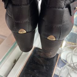 Size 9.5 Uggs