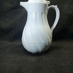 International F3022 42oz. Insulated Plastic Coffee/Tea Carafe 13 available