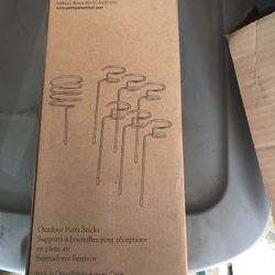 Pampered Chef- Outdoor Party Sticks - New $10.