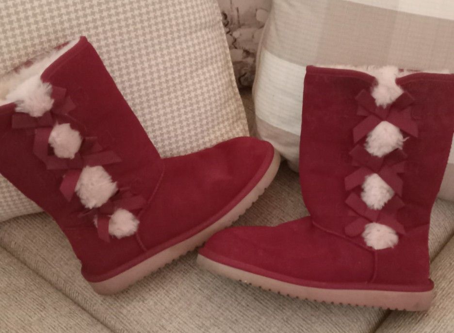 Ladie's Ugg Boots (Koolaburra)