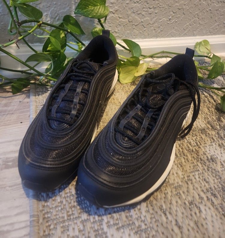 Nike Shoes Black And White 9.5 