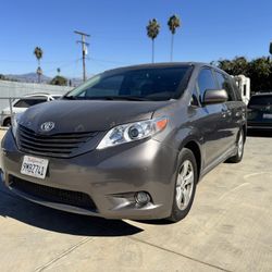 2012 toyota sienna Limited