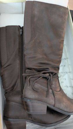 Brown knee-high boots - Size 6M