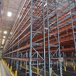 Indudtrial Teardrop Style Pallet Racking Beams Uprights Wire Decks Warehouse Racking