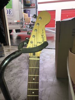 Lil kid Guitar