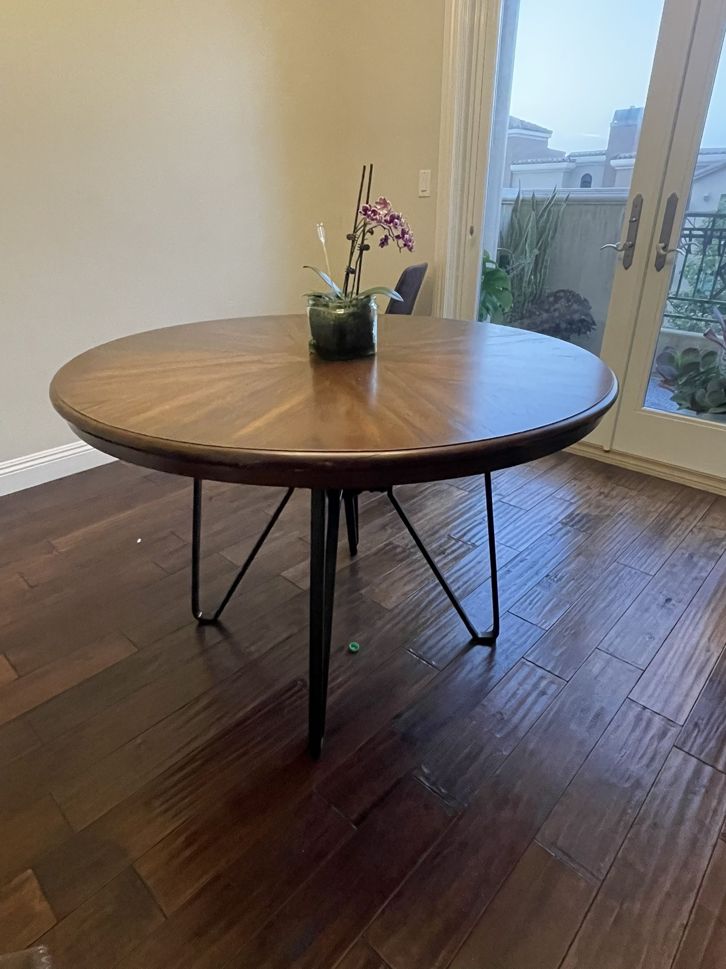Circular dining table