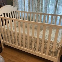 Baby Crib + Mattress + Bedding 