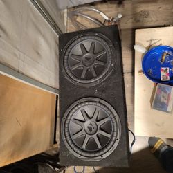 Kicker Cvx DVc Subs  2  12s  4ohm