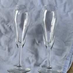 Set Of 2 Champagne Glasses FLUTES Crystal Clear Stemware Bulbous 8 oz 8.5”