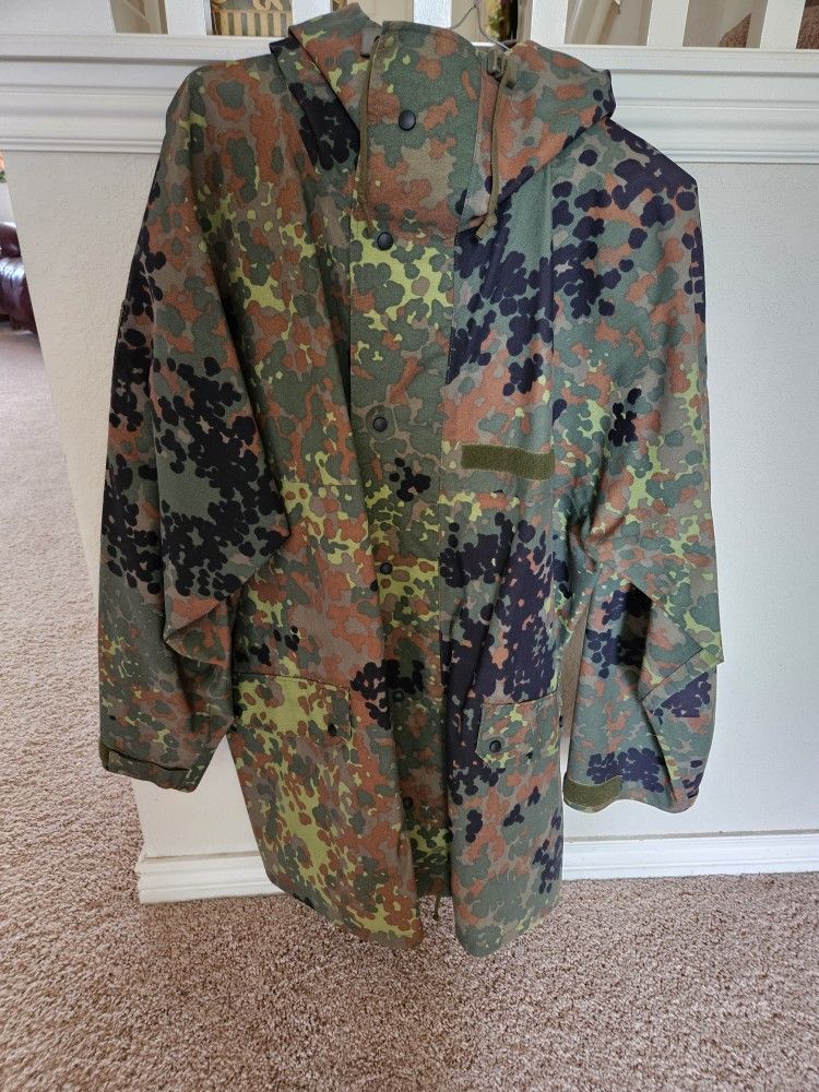 Men's XL Camo Rain Coat