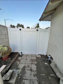 Vinyl Gate