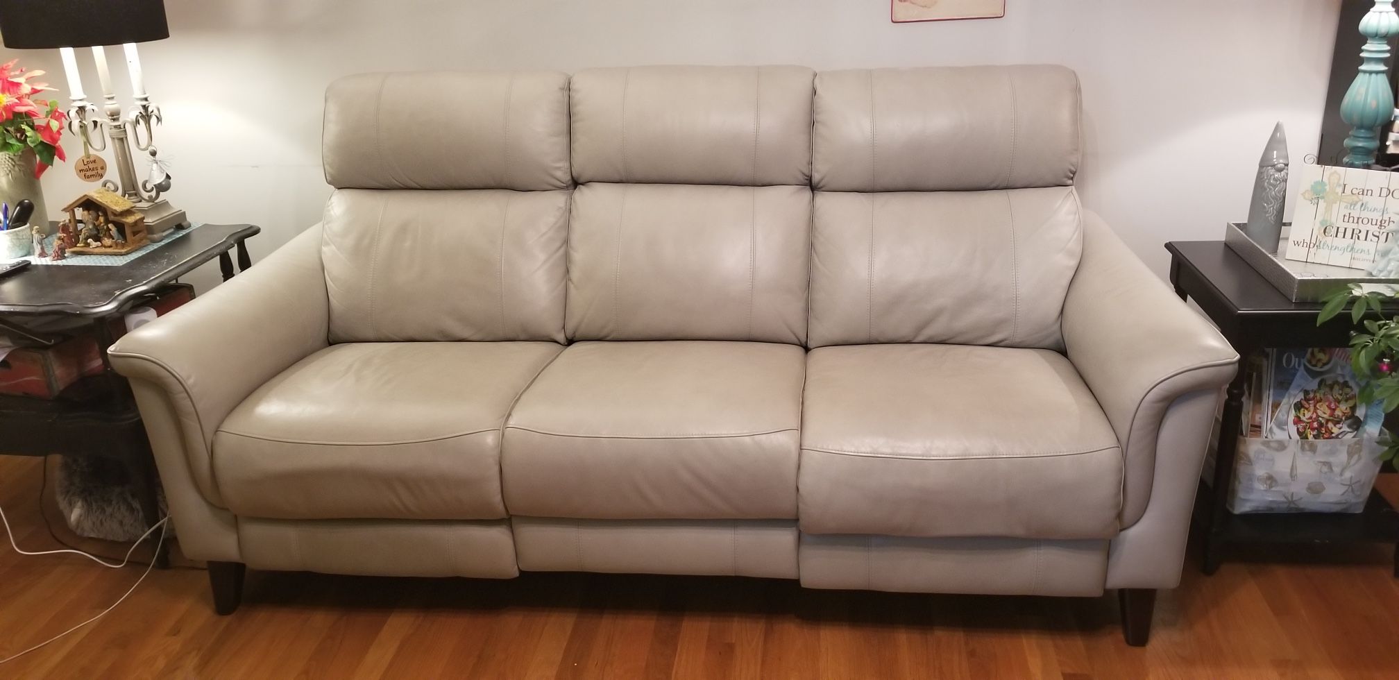 Cindy Crawford Avezzano LEATHER Dual Reclining Sofa