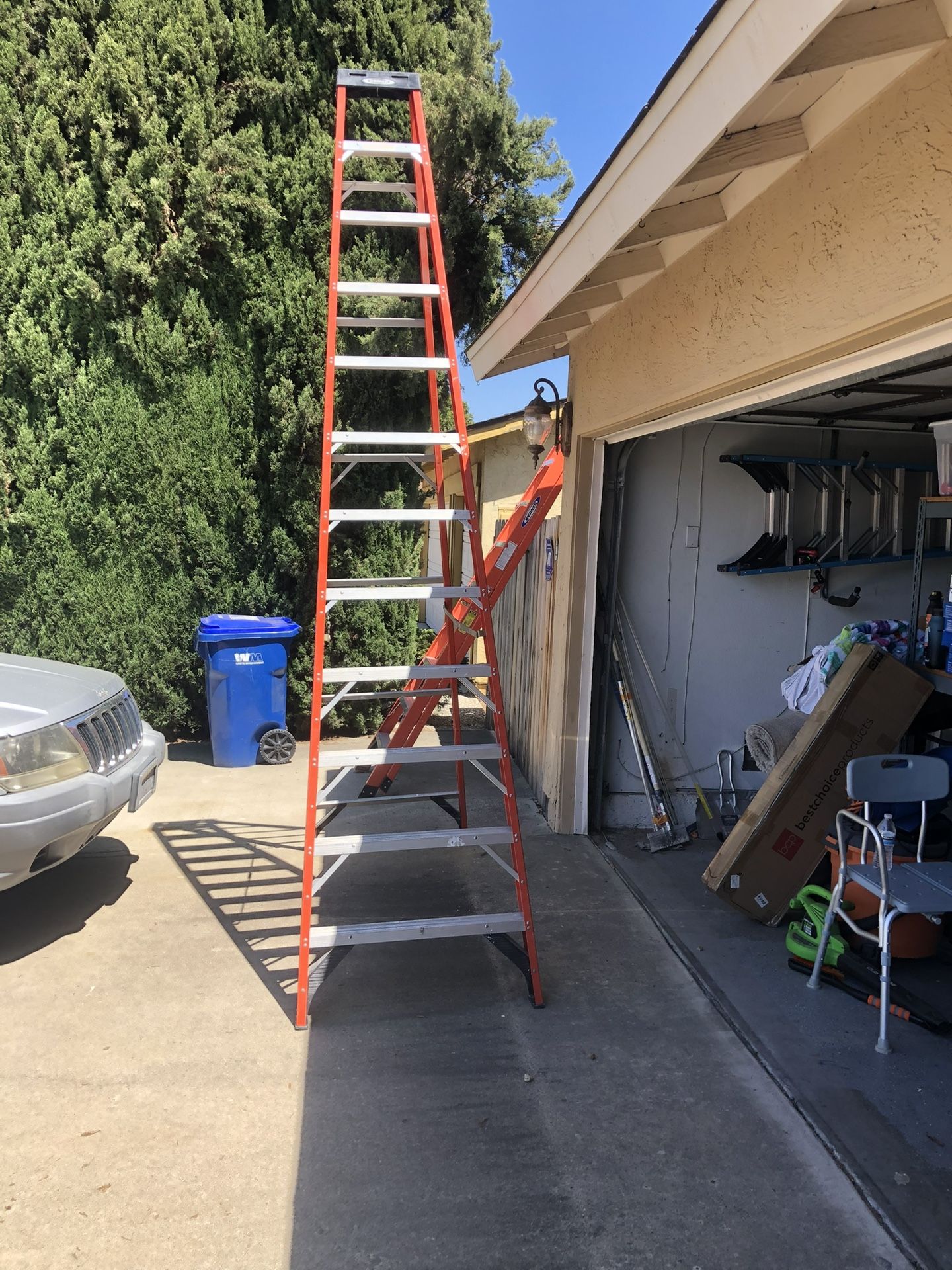 WERNER 12 ft Fiberglass Step Ladder (Type IA EXTRA HEAVY Duty-300 lbs)