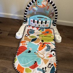 Fisher Price Glow And Grow Kick And Play Gym
