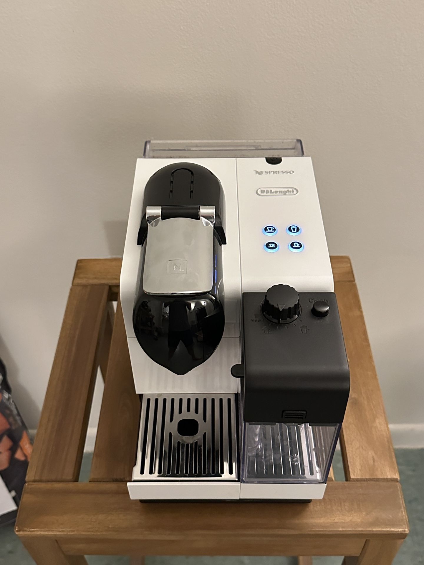 Delonghi Nespresso Lattissima Plus Original Espresso Machine with