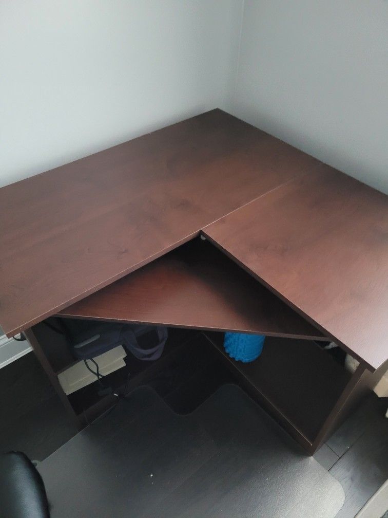 Corner Desk