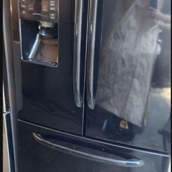GE FRENCH DOOR REFRIGERATOR WORKING PERFECT ICE MAKER AND WATER DISPENSER/DELIVERY SERVICE AVAILABLE FOR A FEE 
