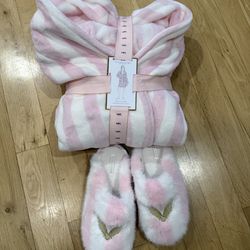 Victoria Secret Robe & Slippers Size M/L Woman