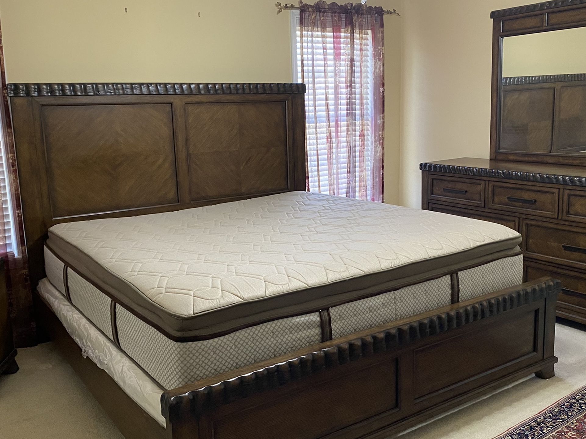 Great Condition King Bed Set