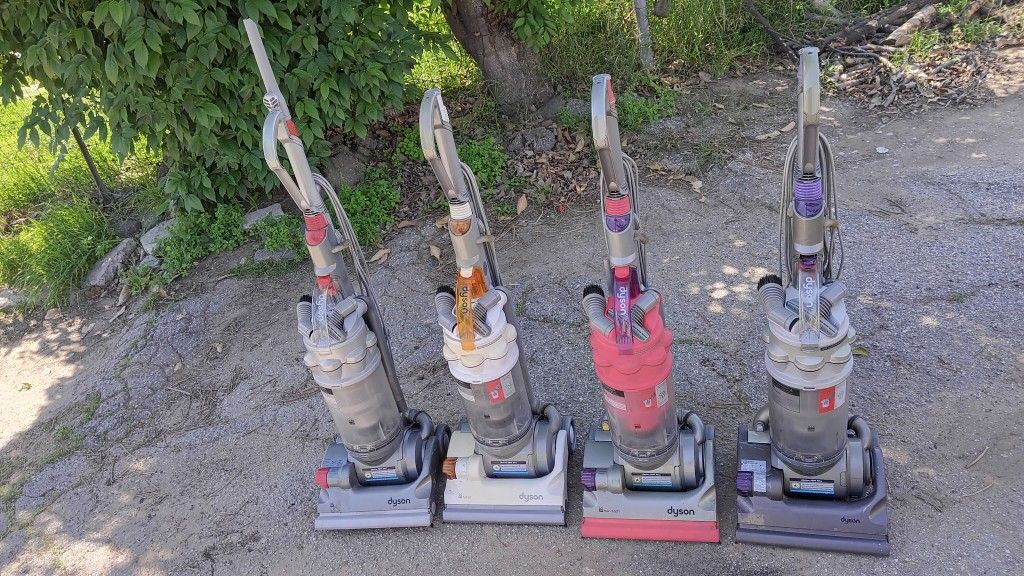 DYSON VAC.