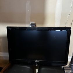 40 Inch Samsung HD TV with mount, missing remote. 