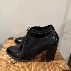 Black Women's Lace-Up Heeled Shoes Size 9.5