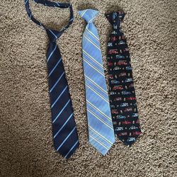 set of boys' pre-tied/clip On neckties