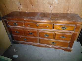 Solid Dresser Set