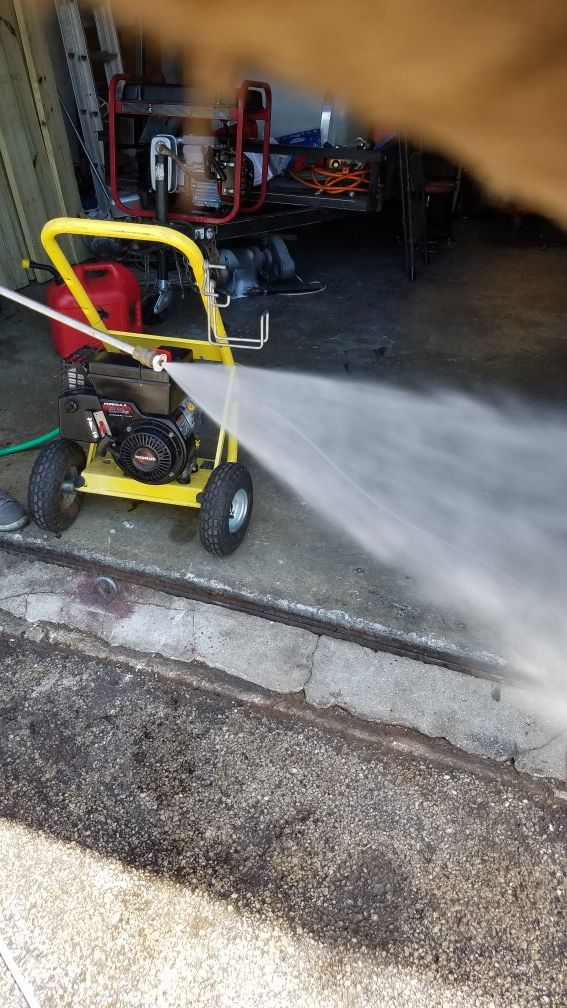 PRESSURE WASHER ALMOST NEW
