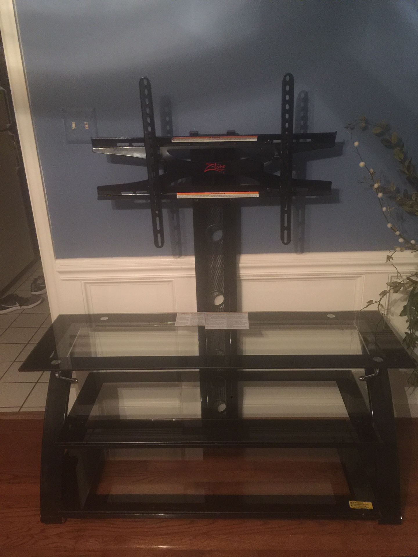Like new tv stand up to 60