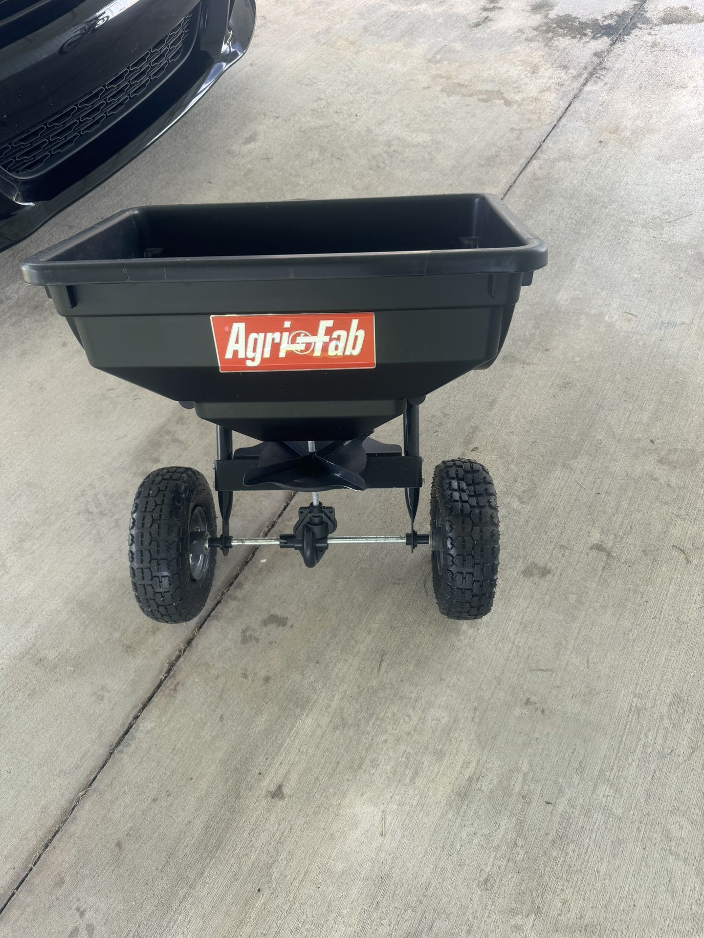 Agri-Fab Tow-Behind Broadcast Spreader - 85-Lb. Capacity, Model Number 45-0530
