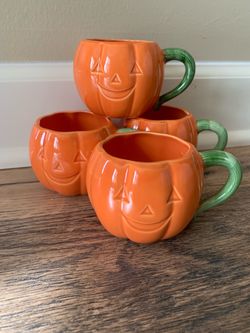 Set of 4 pumpkin mugs