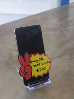 Samsung Galaxy S22 128GB Black $200