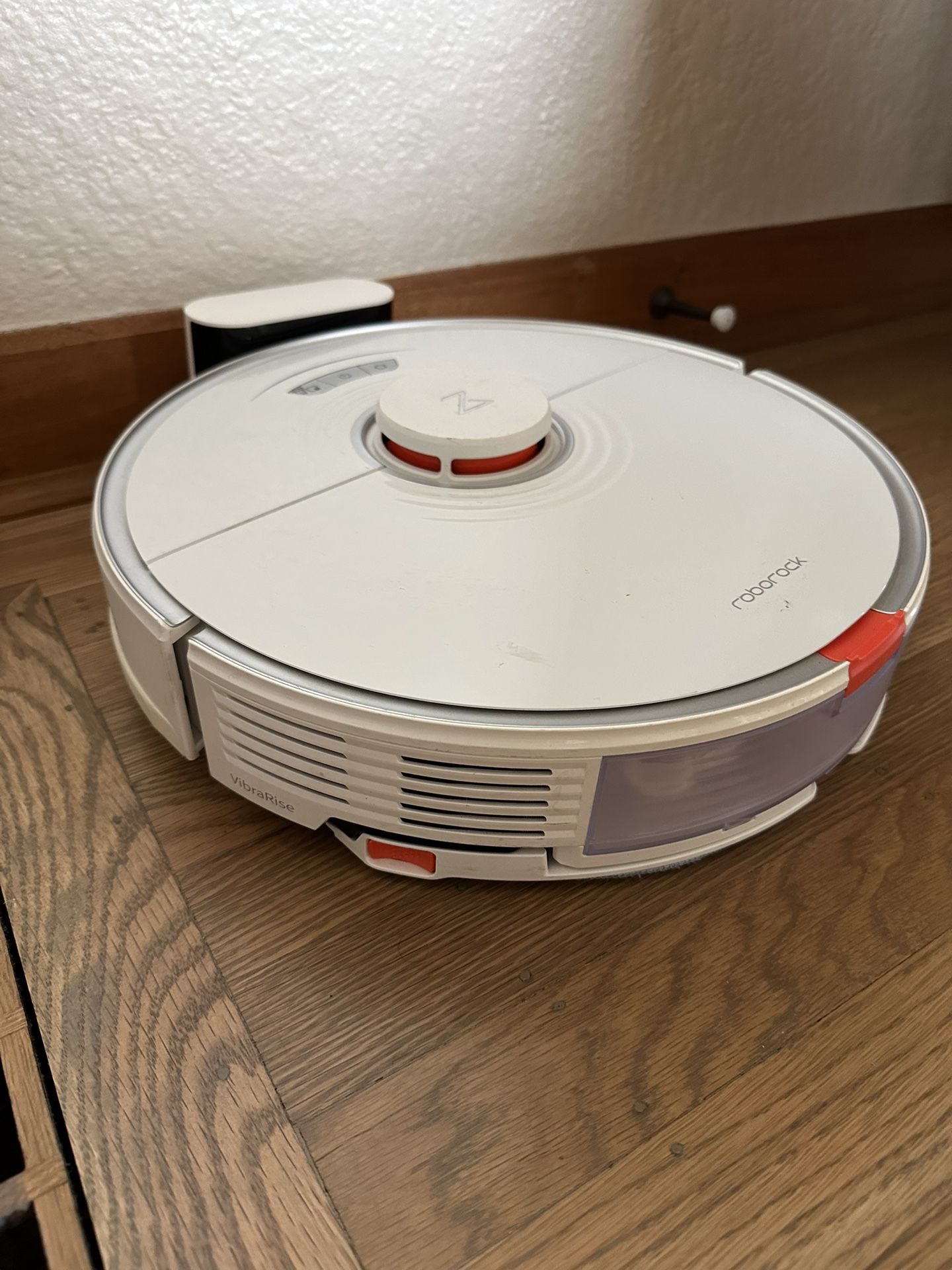 FOR SALE! Roborock (robot vacuum)