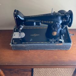 Singer Sewing Machine 
