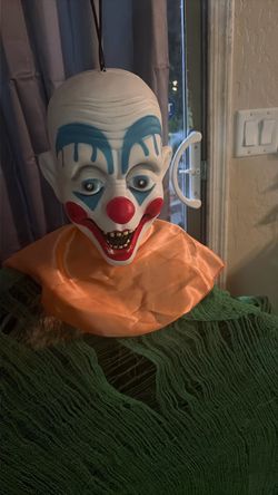 2 clowns battery operated