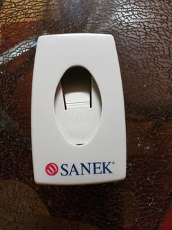 Sanek neck strip dispenser