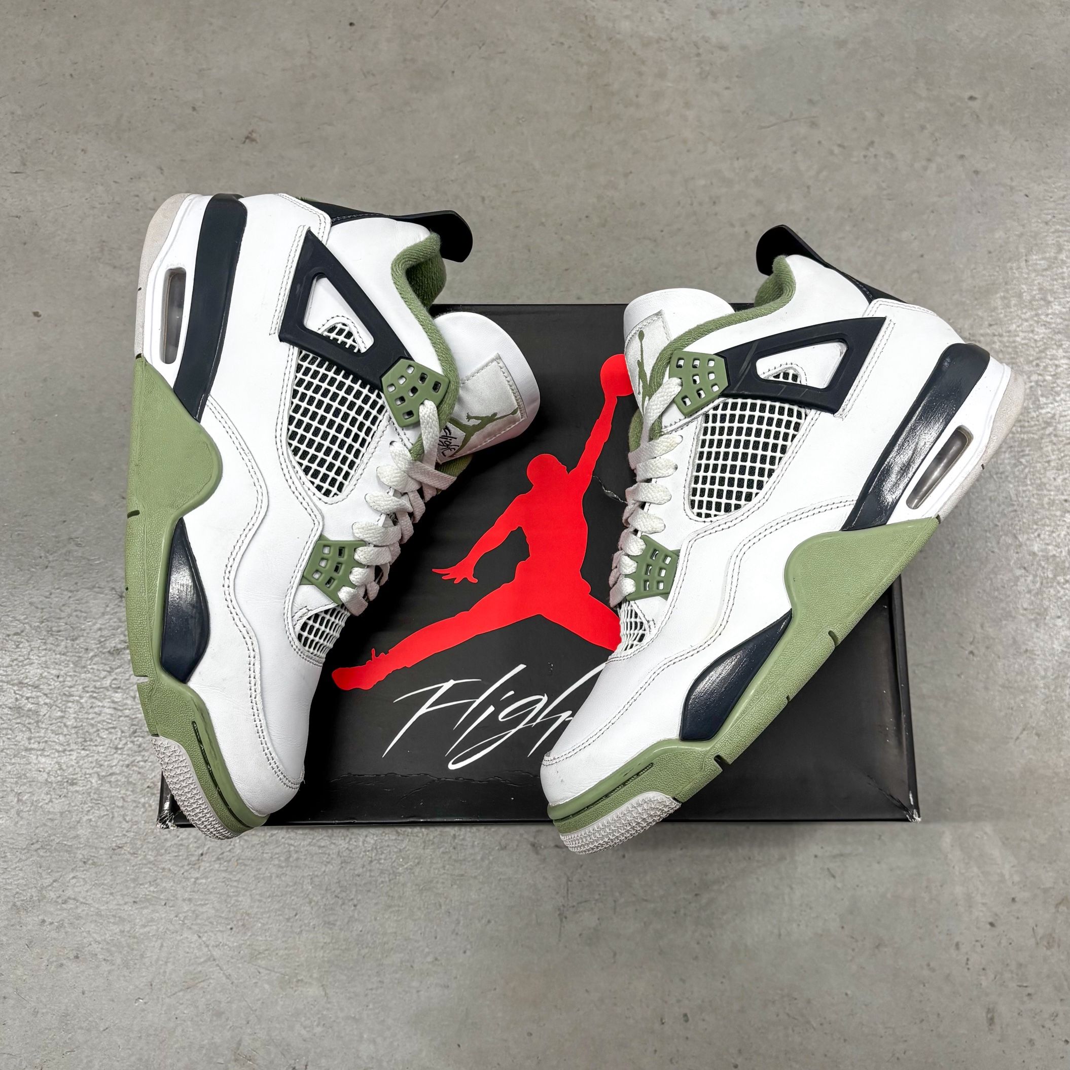 Air Jordan 4 Seafoam Size 9.5M (11W)