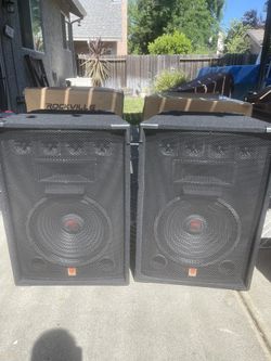 Like New Rockville 15” Dj Speakers 